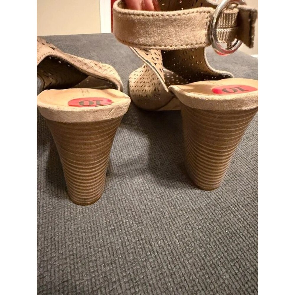 Beige Shoes - Picture 4 of 6